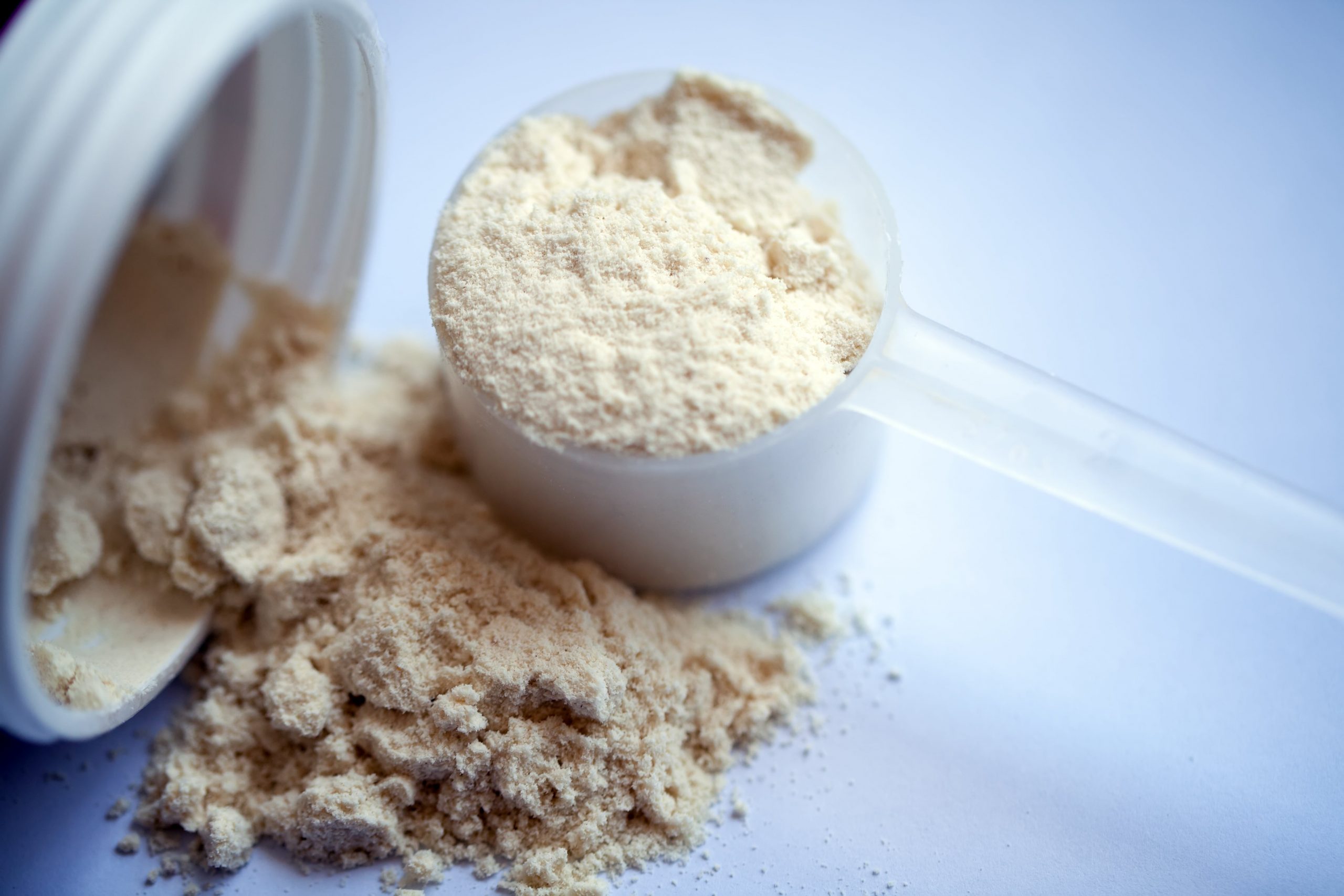 BEST PROTEIN POWDERS TO BUILD MUSCLES-min