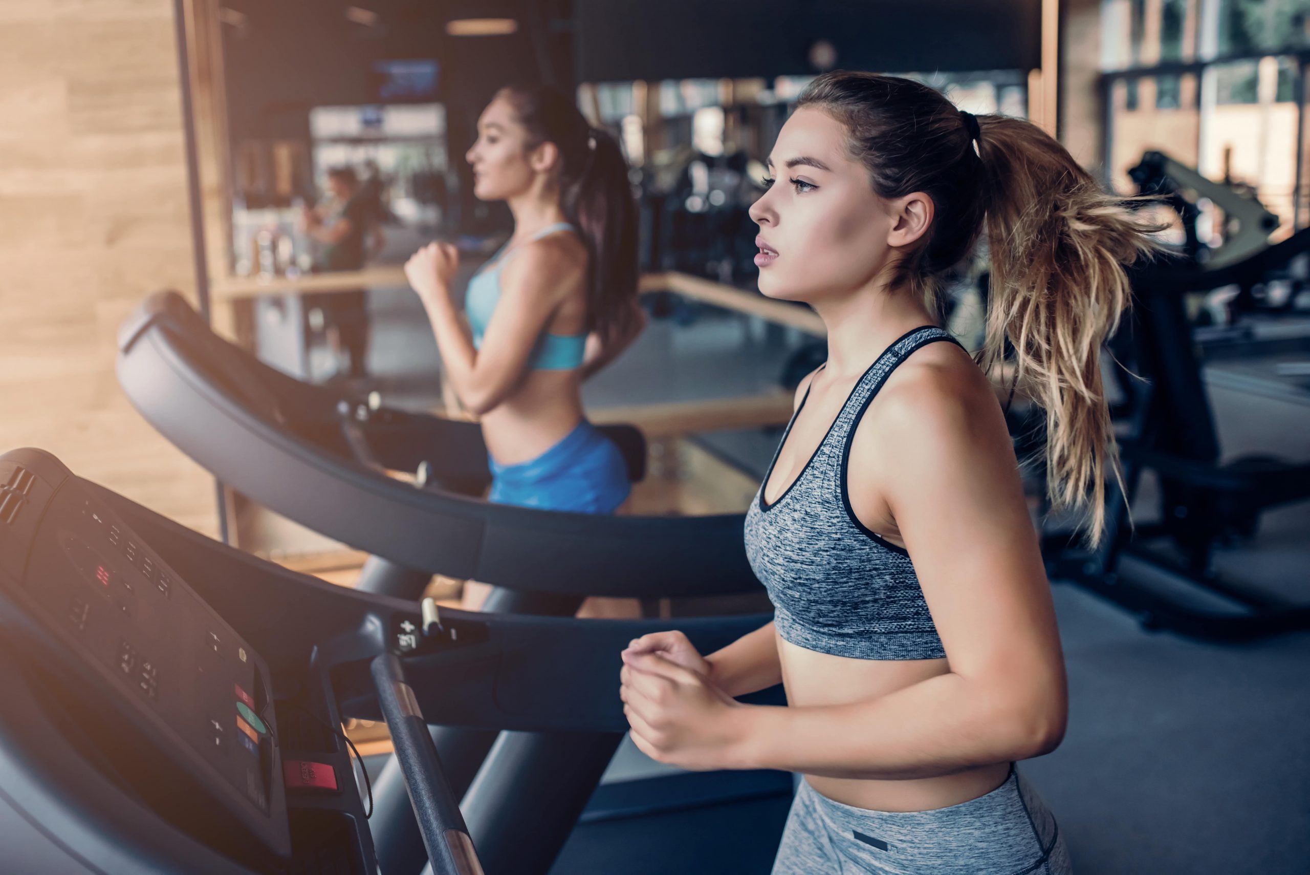 SHOULD YOU DO CARDIO OR WEIGHT LIFTING TO ACHIEVE YOUR FITNESS GOALS-min
