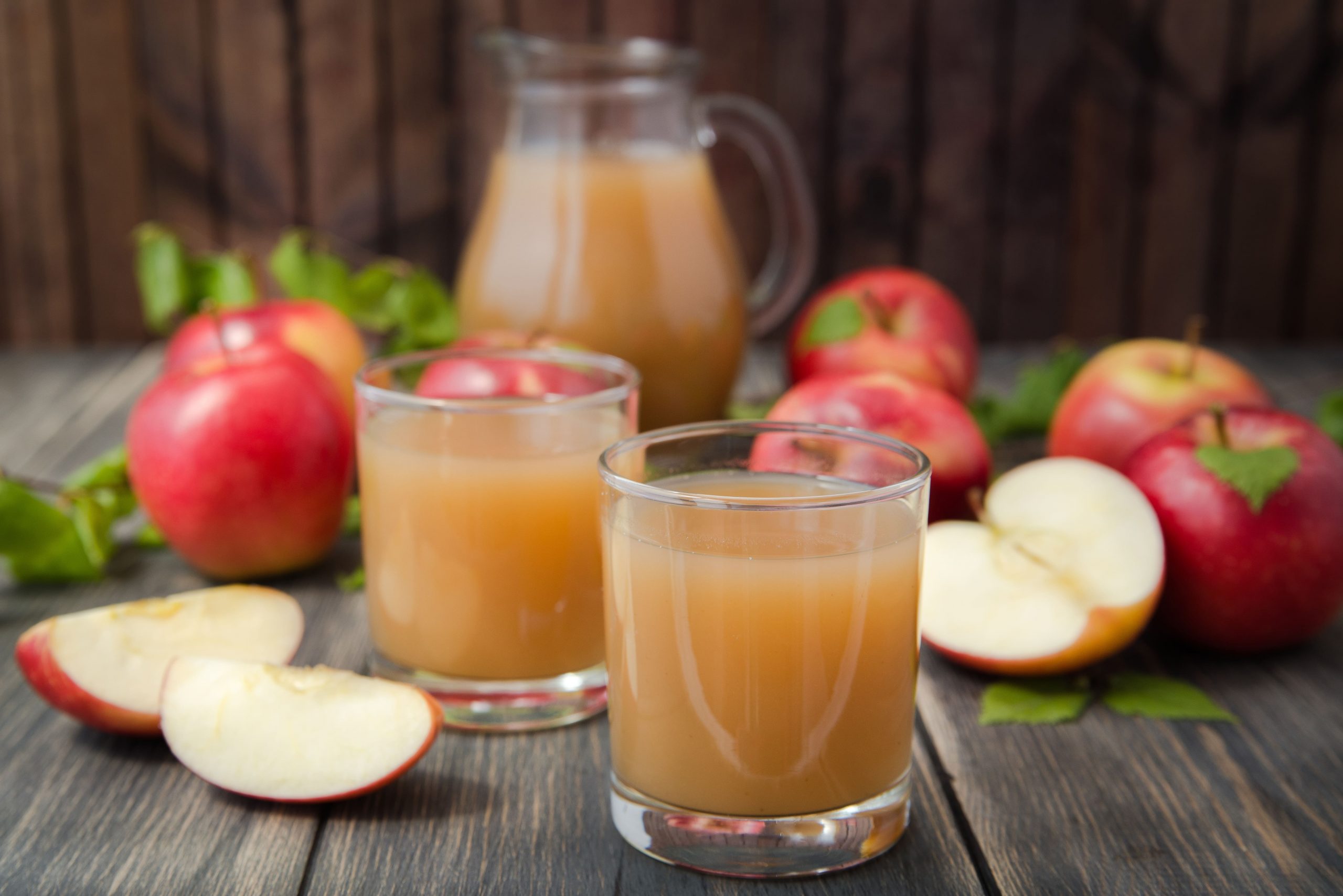 BENEFITS AND DOWNSIDES OF APPLE JUICE-min