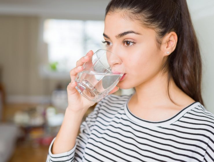BENEFITS OF DRINKING A GALLON OF WATER A DAY-min
