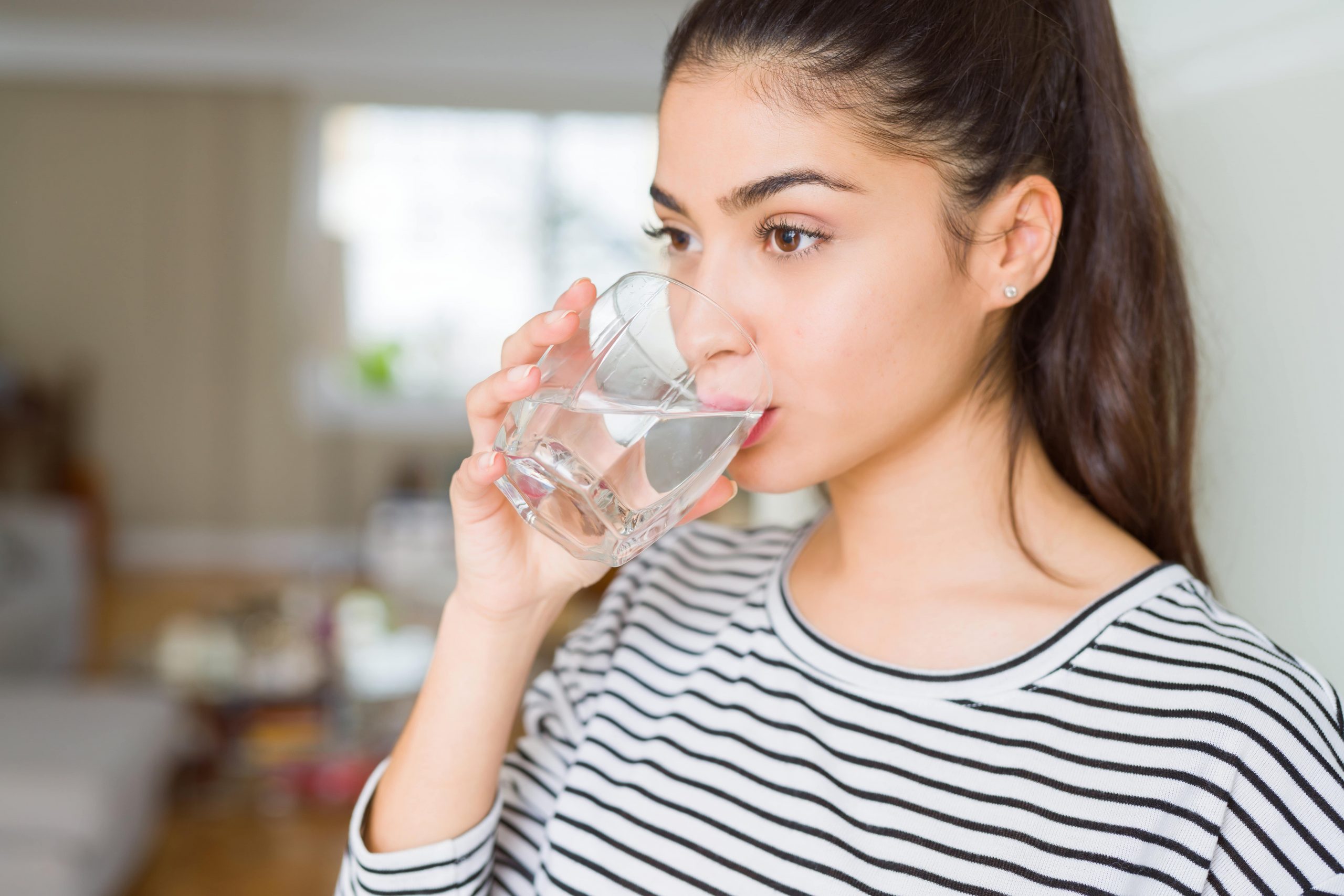 BENEFITS OF DRINKING A GALLON OF WATER A DAY-min