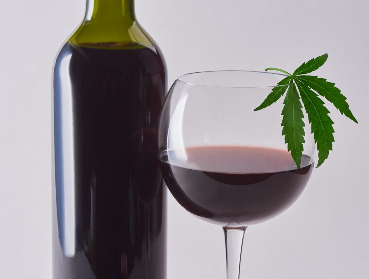 HOW ALCOHOL INTERACTS WITH CBD-min