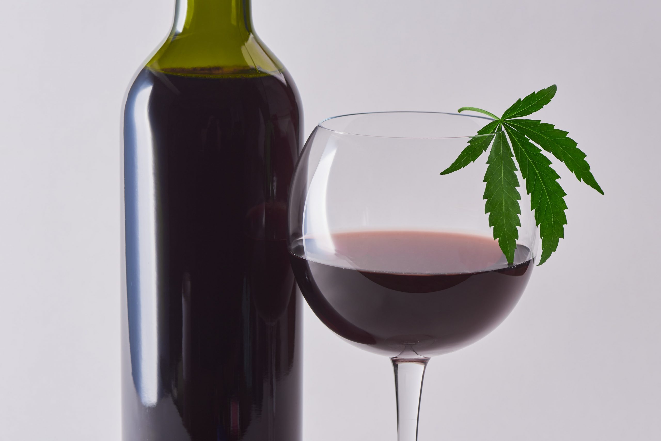 HOW ALCOHOL INTERACTS WITH CBD-min