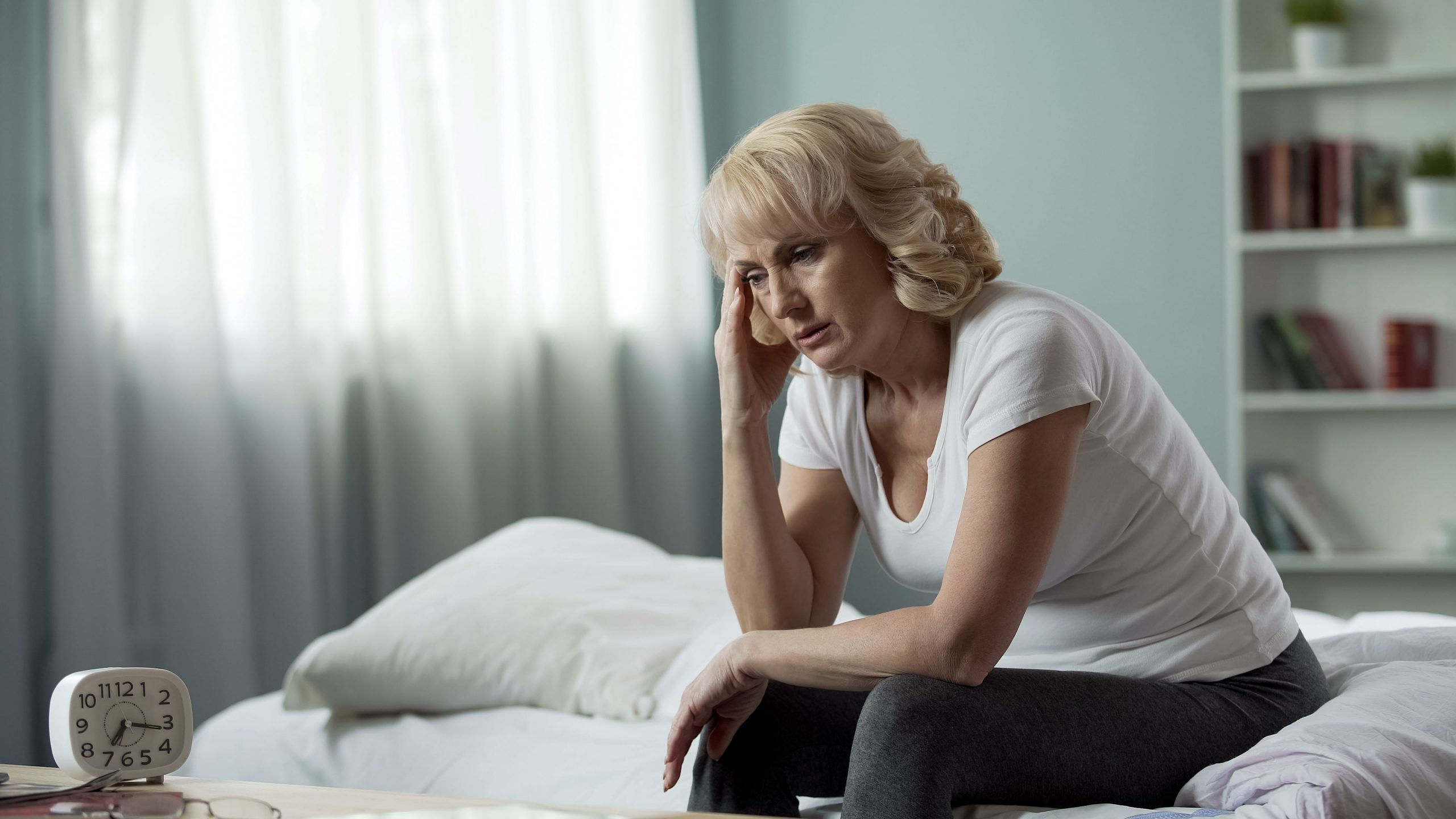 HOW CAN CBD HELP YOU RELIEVE SYMPTOMS OF MENOPAUSE-min