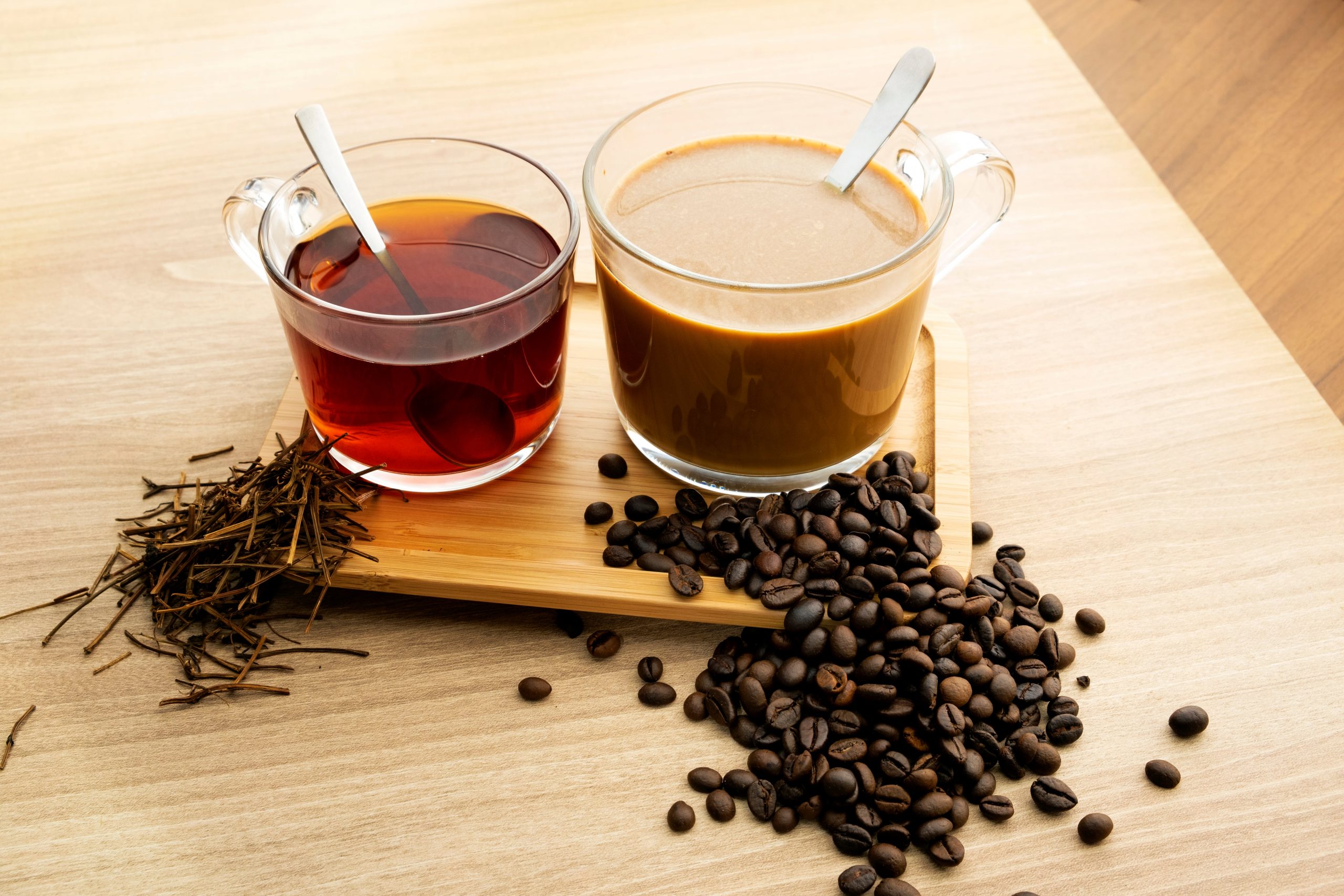 COMPARING CAFFEINE IN TEA AND COFFEE-min
