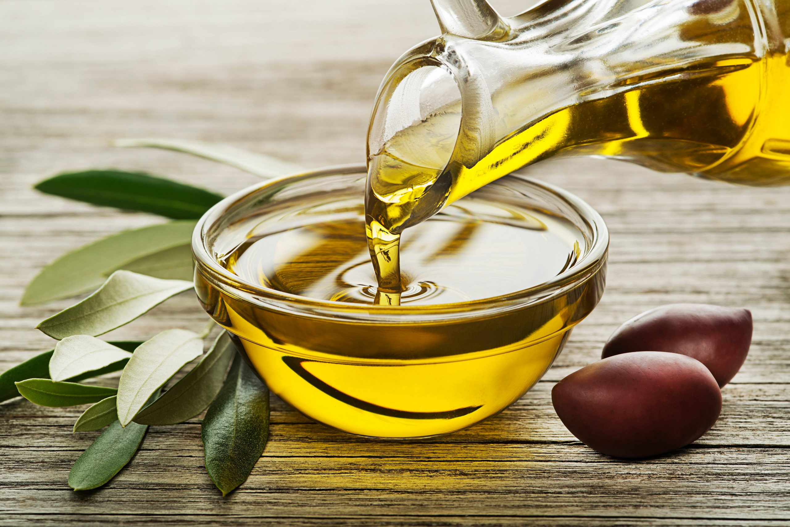 SHOULD YOU DRINK OLIVE OIL TO GAIN ITS HEALTH BENEFITS-min