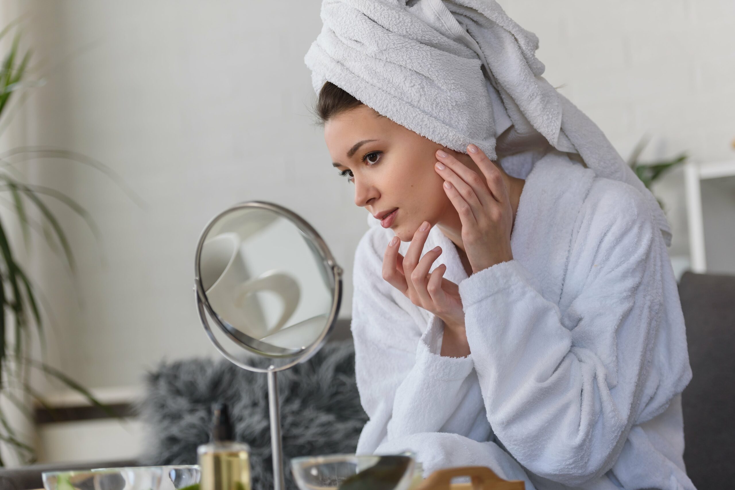 CAUSES AND TREATMENTS OF ADULT ACNE-min