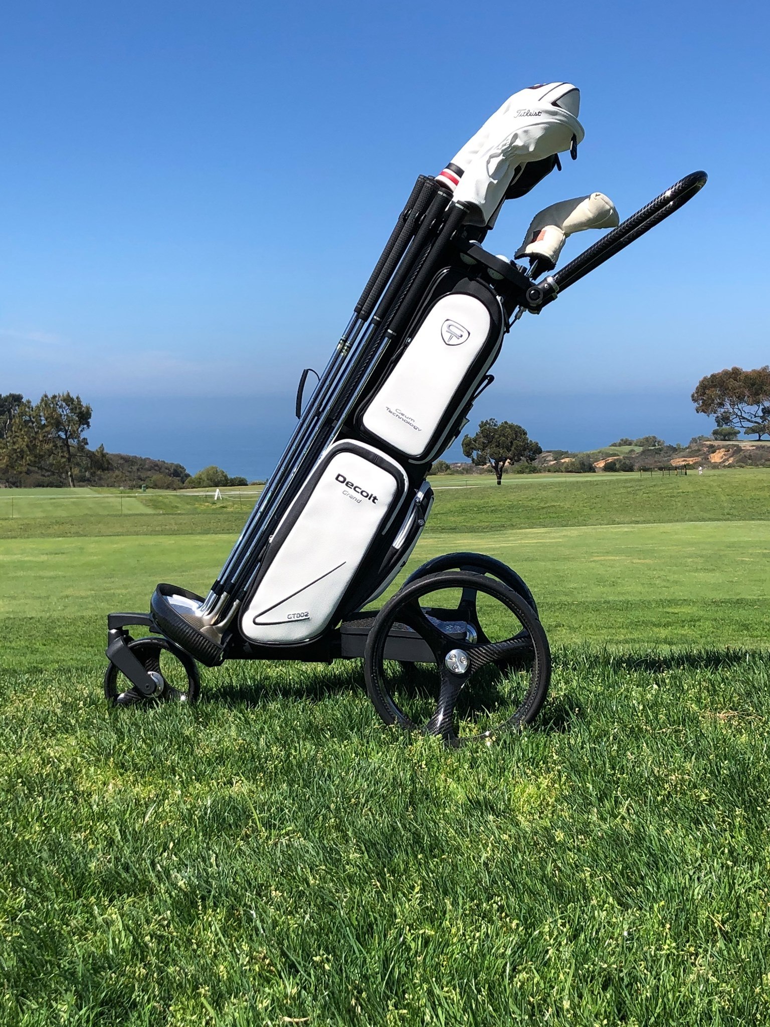 Decolt Grand - Electric Golf Carts offer the Ultimate Experience with Golfers that Walk and Want to get Exercise
