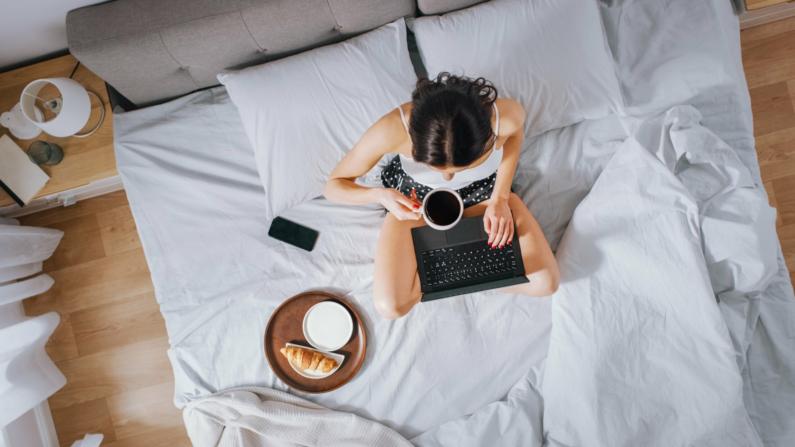 How Does Working from Bed Disrupt Sleep Cycles-min