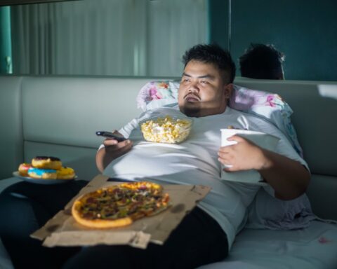 SIGNS YOUR EATING HABITS ARE UNHEALTHY-min
