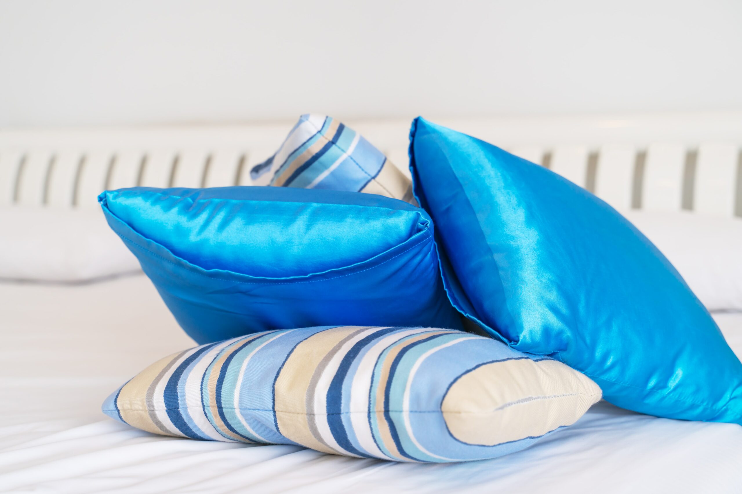 What Are the Pros and Cons of Silk Pillowcases-min