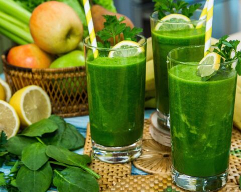 GREEN SMOOTHIE RECIPES AND TIPS