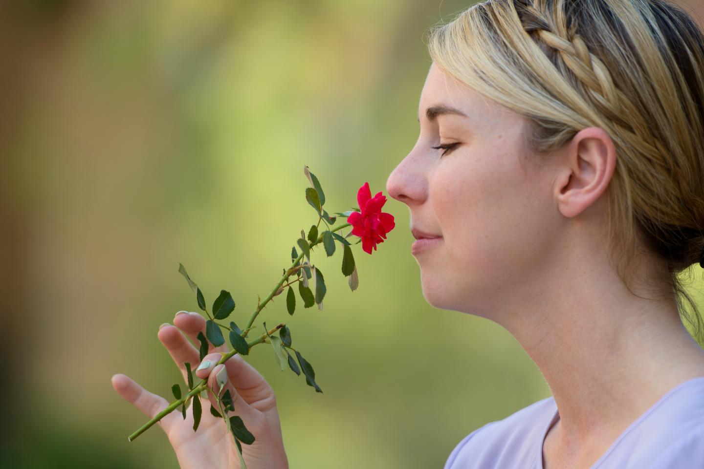 HOW OUR SENSE OF SMELL CONNECTS TO PERSONAL MEMORIES