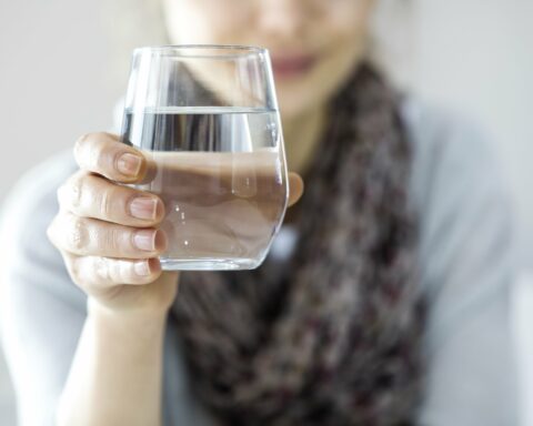 HOW WATER IMPROVES SLEEP AND ENERGY LEVELS-min