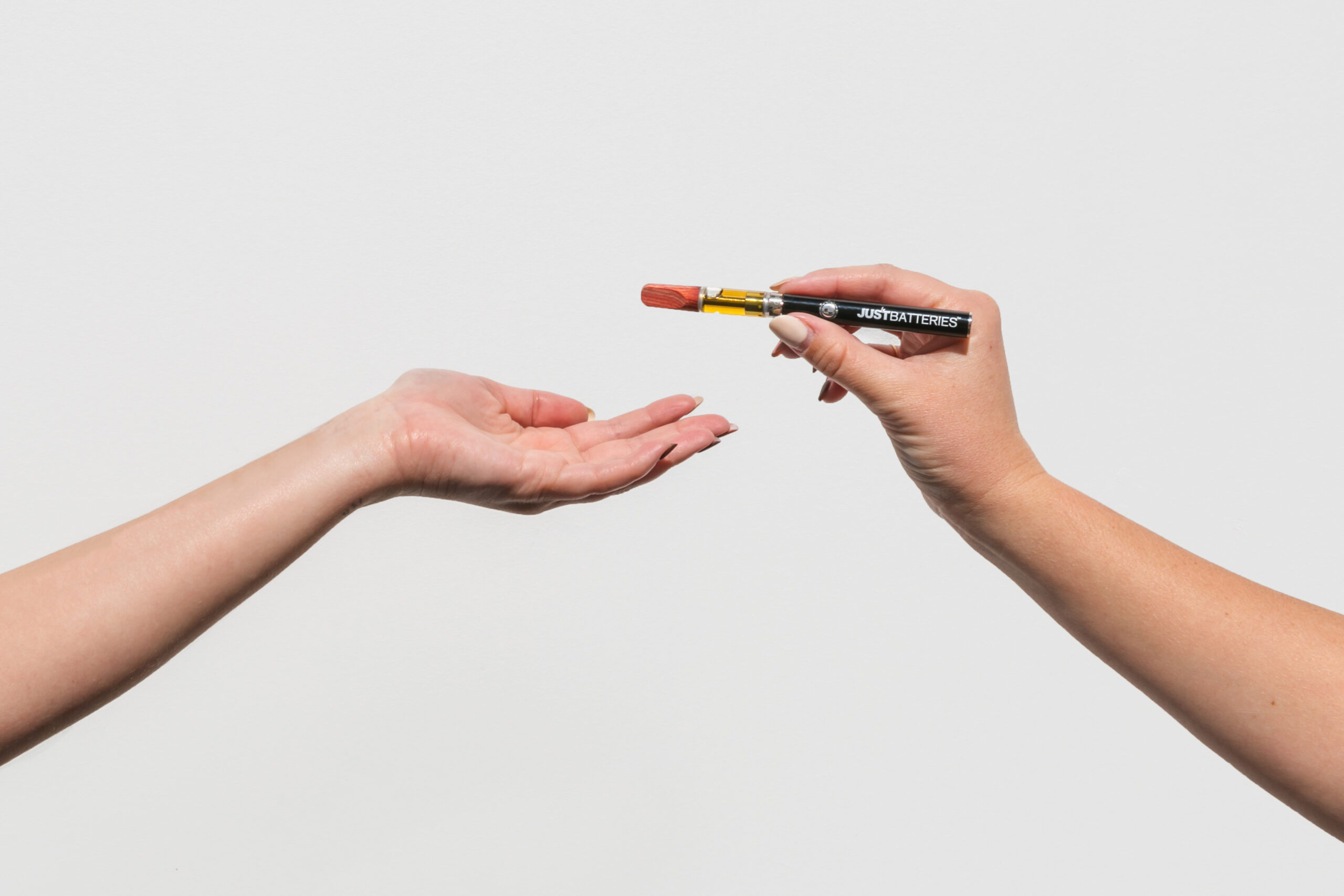 WHAT ARE THE BENEFITS OF A DISPOSABLE CBD VAPE PEN?