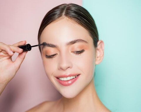 BEST OILS TO GROW THICKER BROWS
