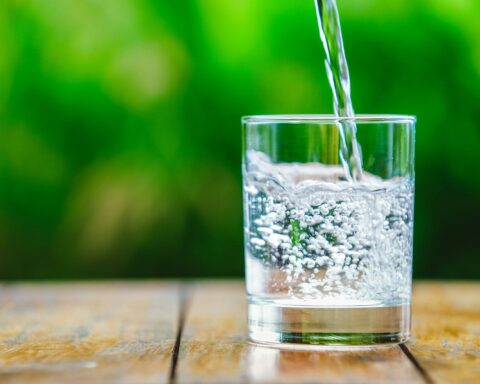 How Much Water Should You Drink When the Weather Is Hot to Stay Adequately Hydrated?