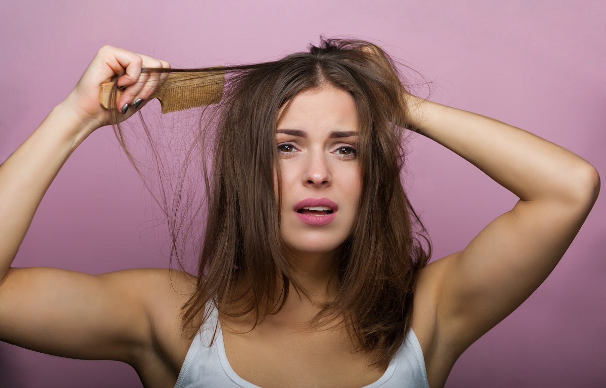 EXPERTS SAY YOU'RE DAMAGING YOUR HAIR & SKIN IF YOU'RE MAKING ANY OF THESE UNEXPECTED MISTAKES