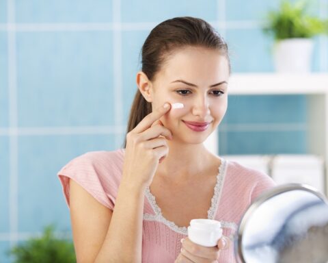 Most Dehydrating Skin Care Ingredients Anyone with Aging Skin Should Look Out For